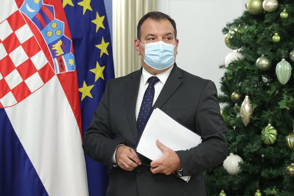 Širi se slika ministra Beroša bez maske u trgovini: Evo kako on to objašnjava 