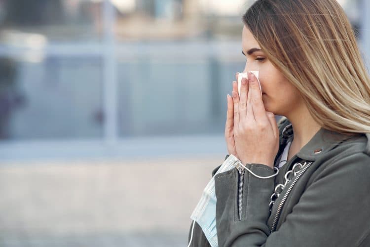 Kako prepoznati razliku između omikrona, prehlade i gripe? Evo savjeta liječnika 