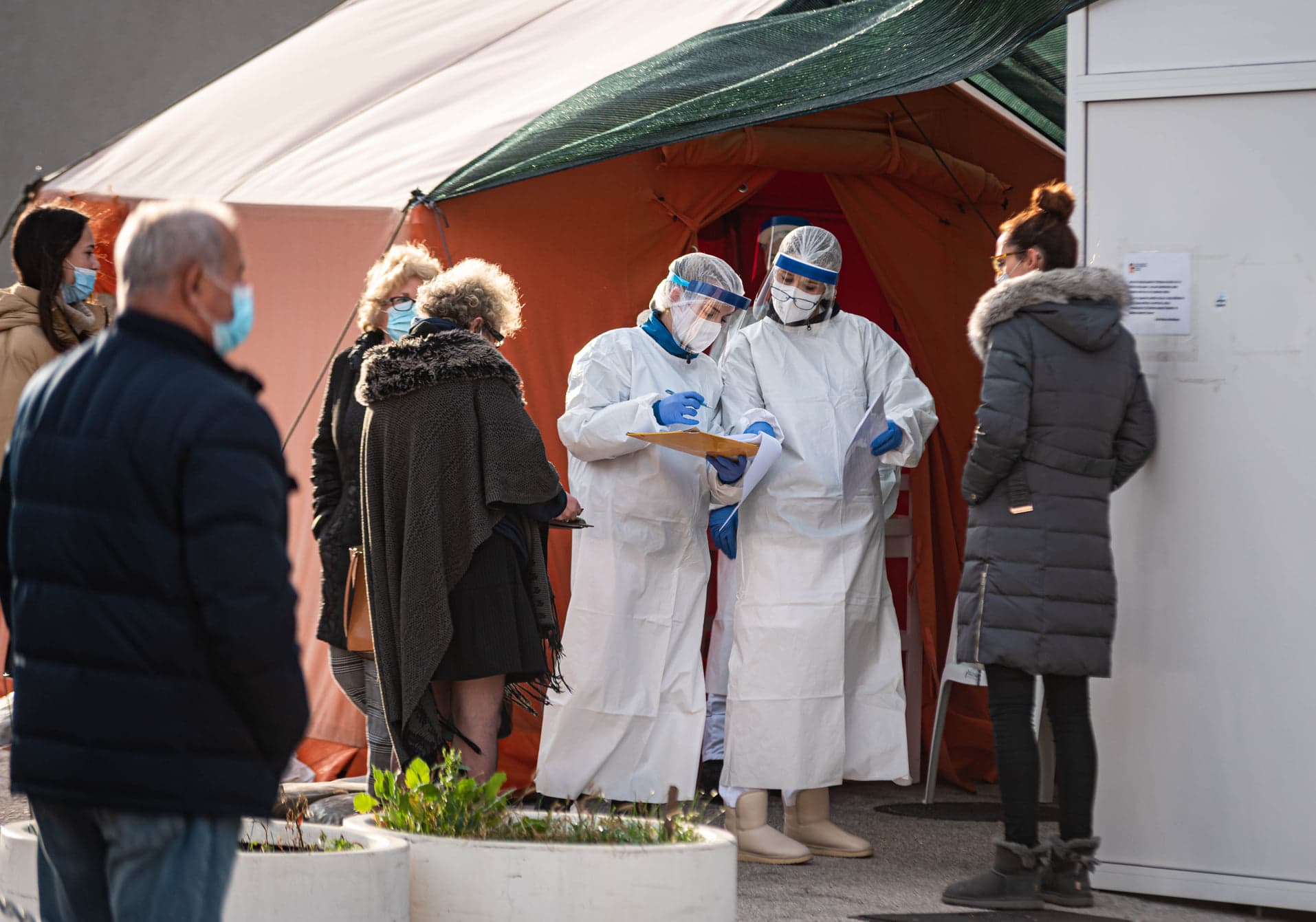 U Hrvatskoj danas 3911 pozitivnih od 9062 testiranih, preminula 41 osoba