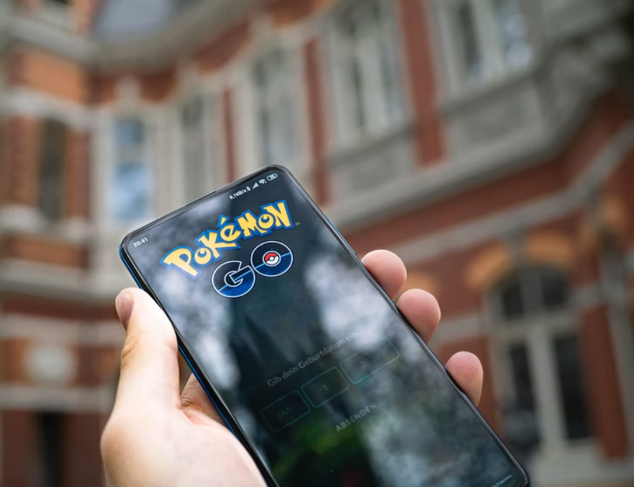 Dva policajca otpuštena jer su umjesto lopova jurili Pokemone 