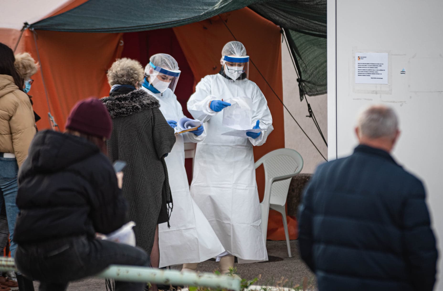 U županiji 275 novooboljelih osoba, u šibenskoj bolnici preminuo stariji muškarac