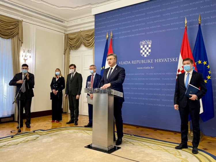 Plenković: 'Ako imate gotovinu kod kuće, stavite je u banku. Novac u kunama automatski će se pretvoriti u eure' 