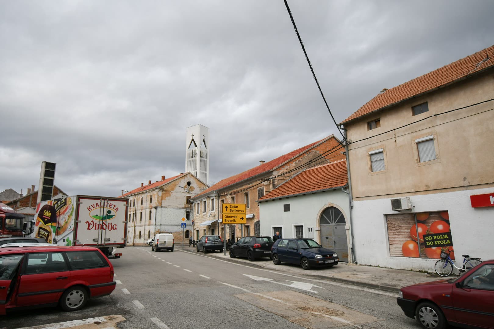 Kistanje drugi dan bez vode, a čini se da će biti i treći: Mještanima na raspolaganju cisterna