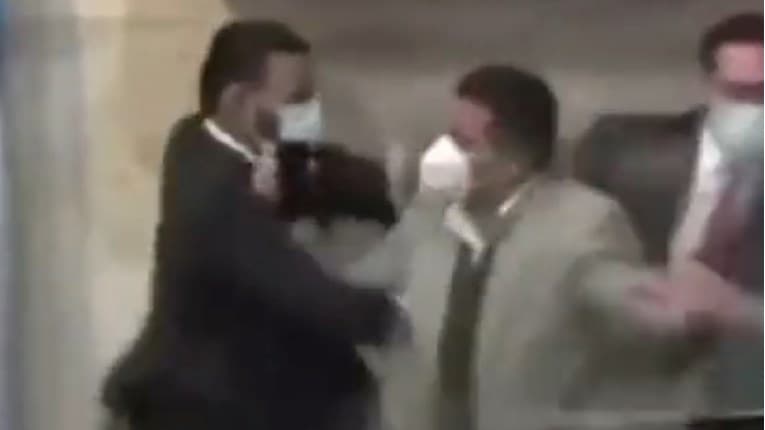 Velika tučnjava na polaganju prisege u Kongresu u Hondurasu