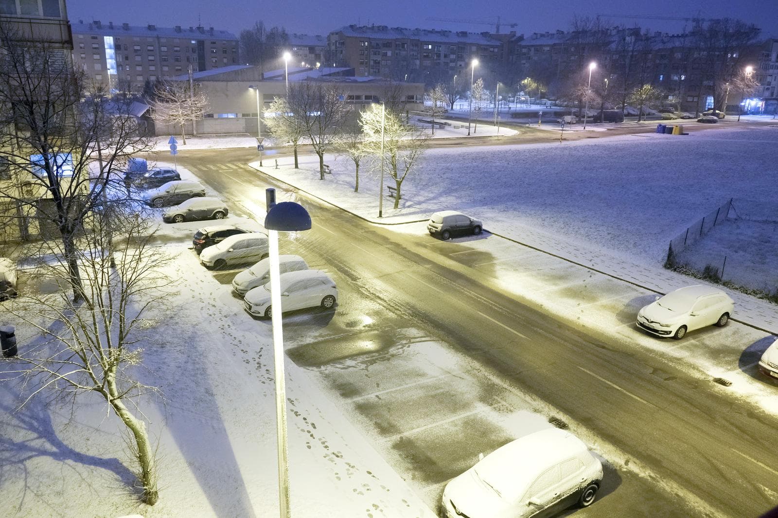 Snijeg pada u unutrašnjosti: Temperature padaju i do -10, DHMZ izdao upozorenje zbog hladnoće 