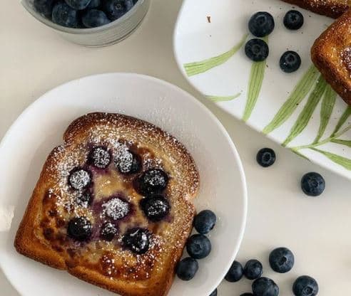 Društvene mreže zaludio je novi recept za doručak: Svi rade tost s jogurtom i borovnicama, evo kako se radi