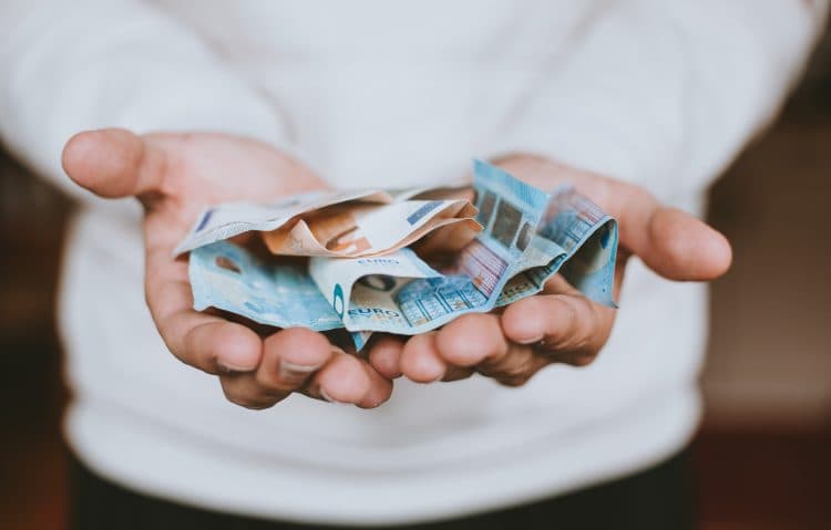 Minimalna plaća u 13 članica EU-a manja od 1000 eura 