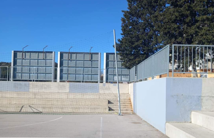 Opasno se ljulja stup na Metalcu: Iz Gradske četvrti Crnica obećali brzu sanaciju