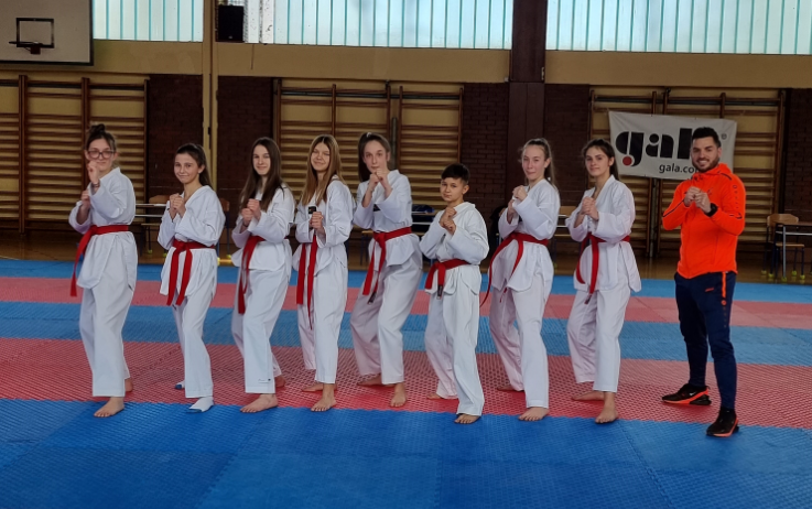Osmero članova kninskog TK Olympic položilo za crni pojas