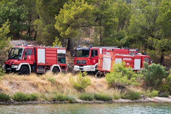 Vatrogasci po županiji jučer imali tri intervencije: Gorjelo kod Danila, Čavoglava i Knina