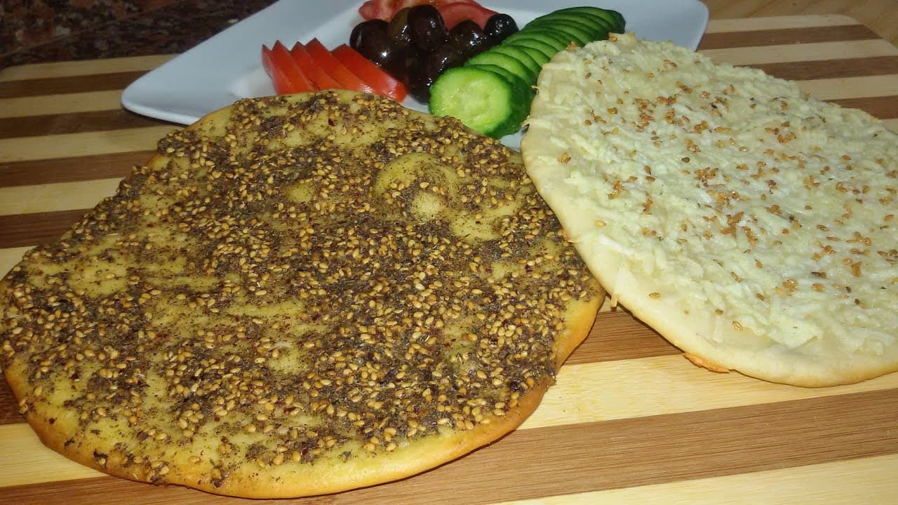 Najbolji spoj pizze i pogače: Neodoljivi manakish s mljevenim mesom