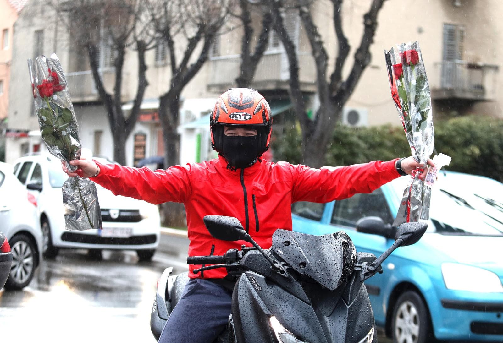 Od jutros gužve u cvjećarnama: Šibenčani vole klasiku, za Valentinovo najviše kupuju crvene ruže 