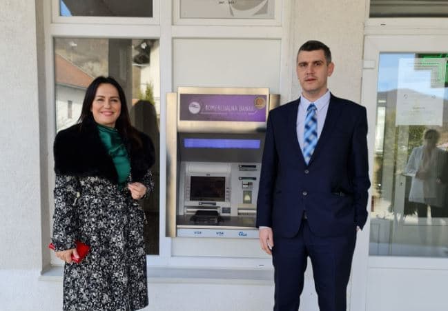 U mjestu u BiH svečano otvoren bankomat 