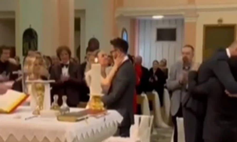 Pojavila se snimka prvog poljupca friško vjenčanih Graše i Hane