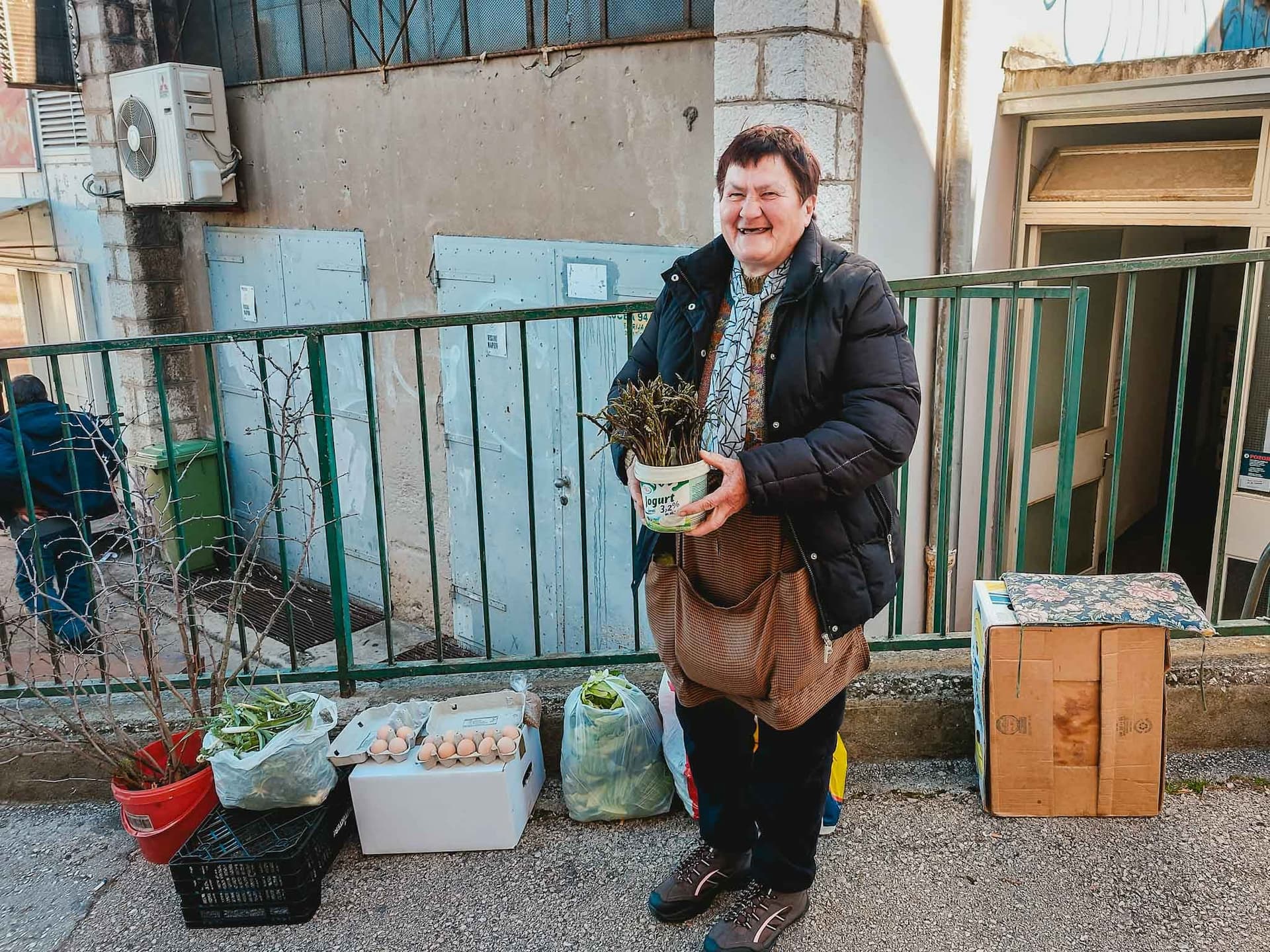 Na šibenskoj pijaci našli smo prve šparoge: Marica nam je otkrila i gdje ih je ubrala