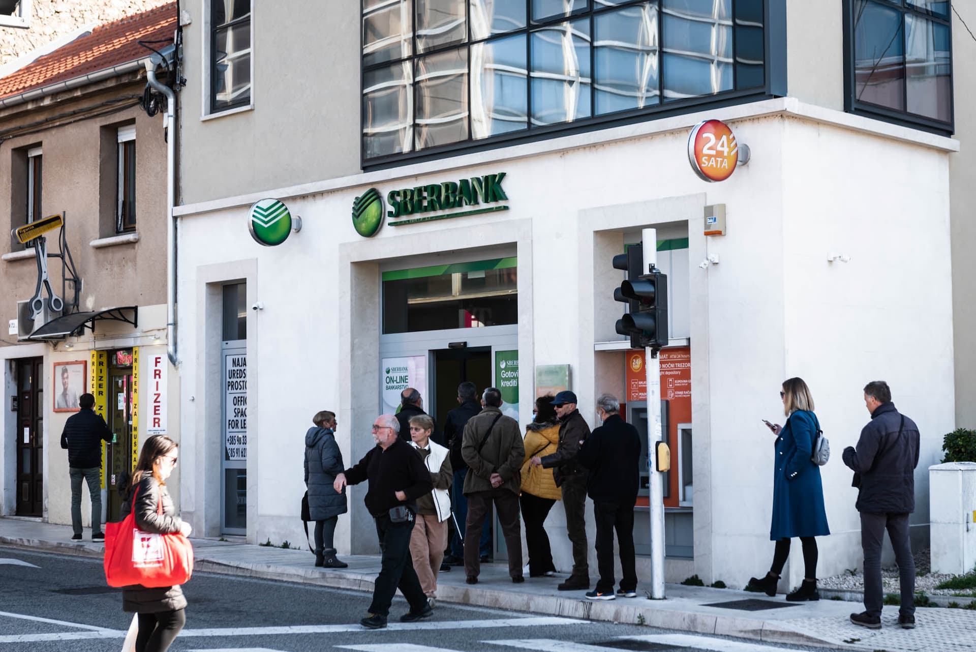 HNB: Dvodnevni moratorij za Sberbank, građanima na raspolaganju 7280 kn dnevno