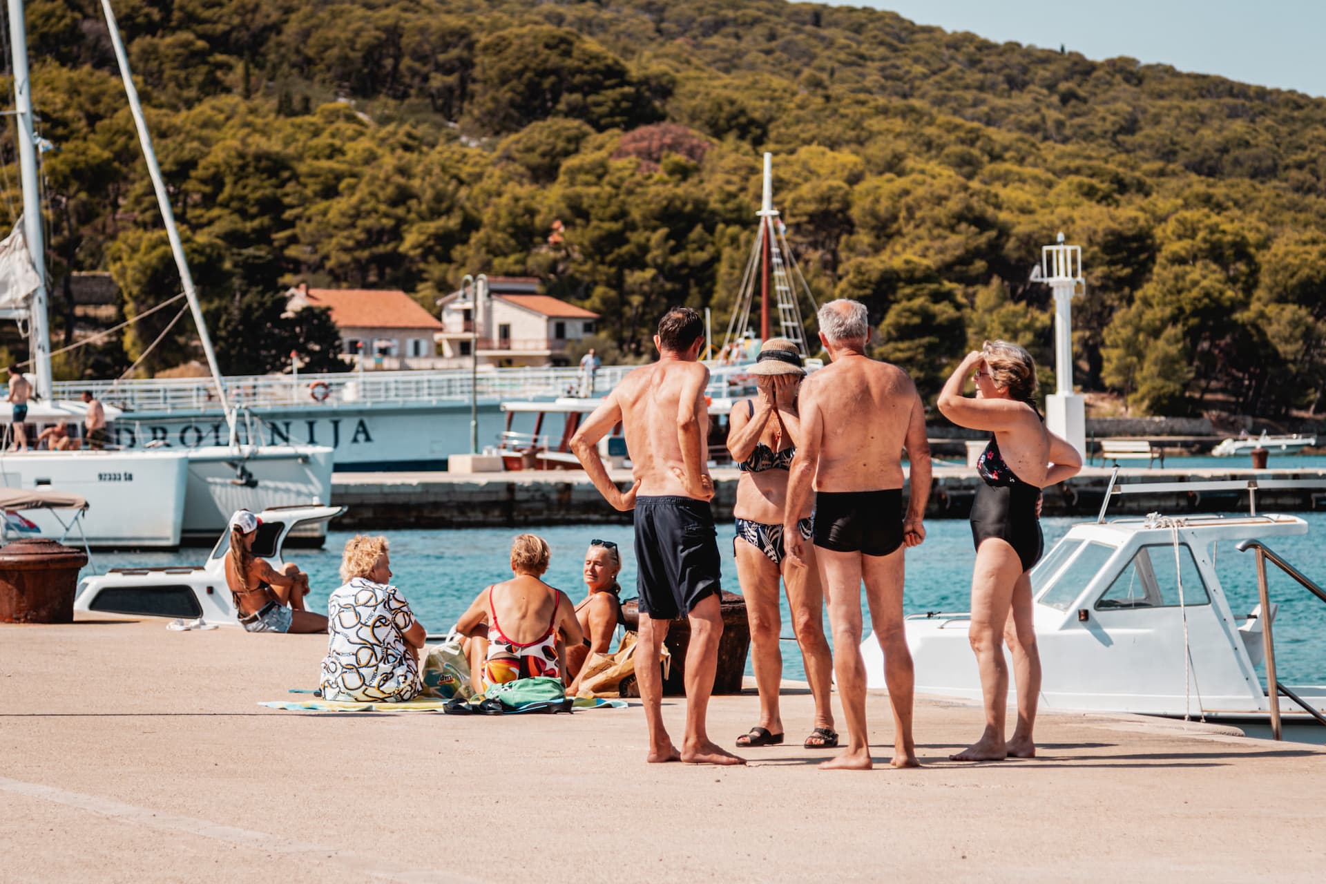 Fotopoetika raspisala natječaj za pjesničku rezidenciju 'Vesna Parun' na Zlarinu