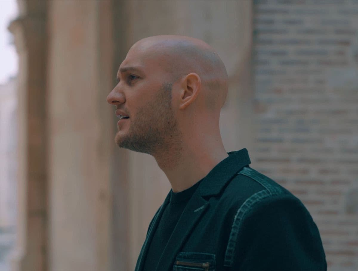 Marko Škugor i klapa Madre Badessa objavili spot za 'Ti budi ti' iz hit serije Kumovi