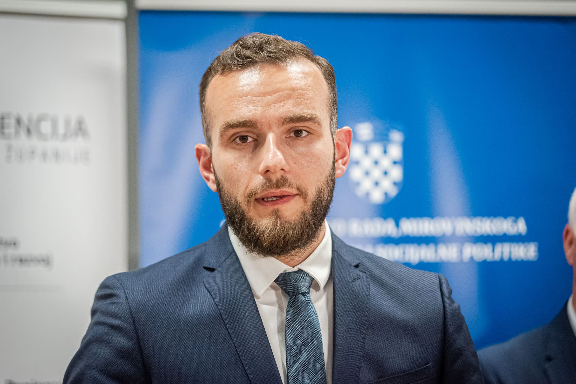 Vlada skida imunitet ministru Aladroviću