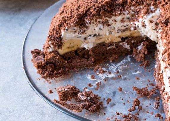 Njemačka krtica: Recept za genijalnu tortu od čokolade, banane i šlaga