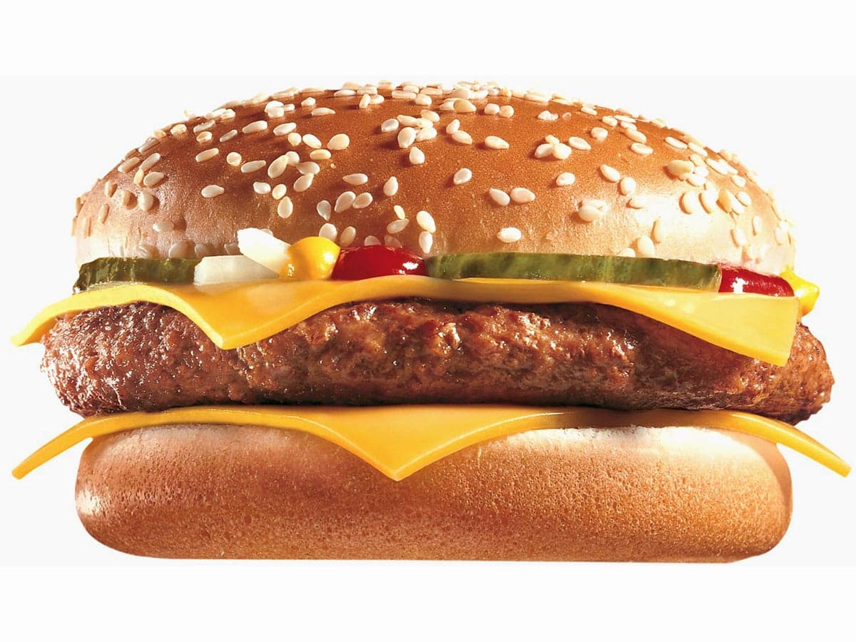 Rusi pohrlili u McDonald’s zadnji put prije zatvaranja, pred poslovnicama redovi 