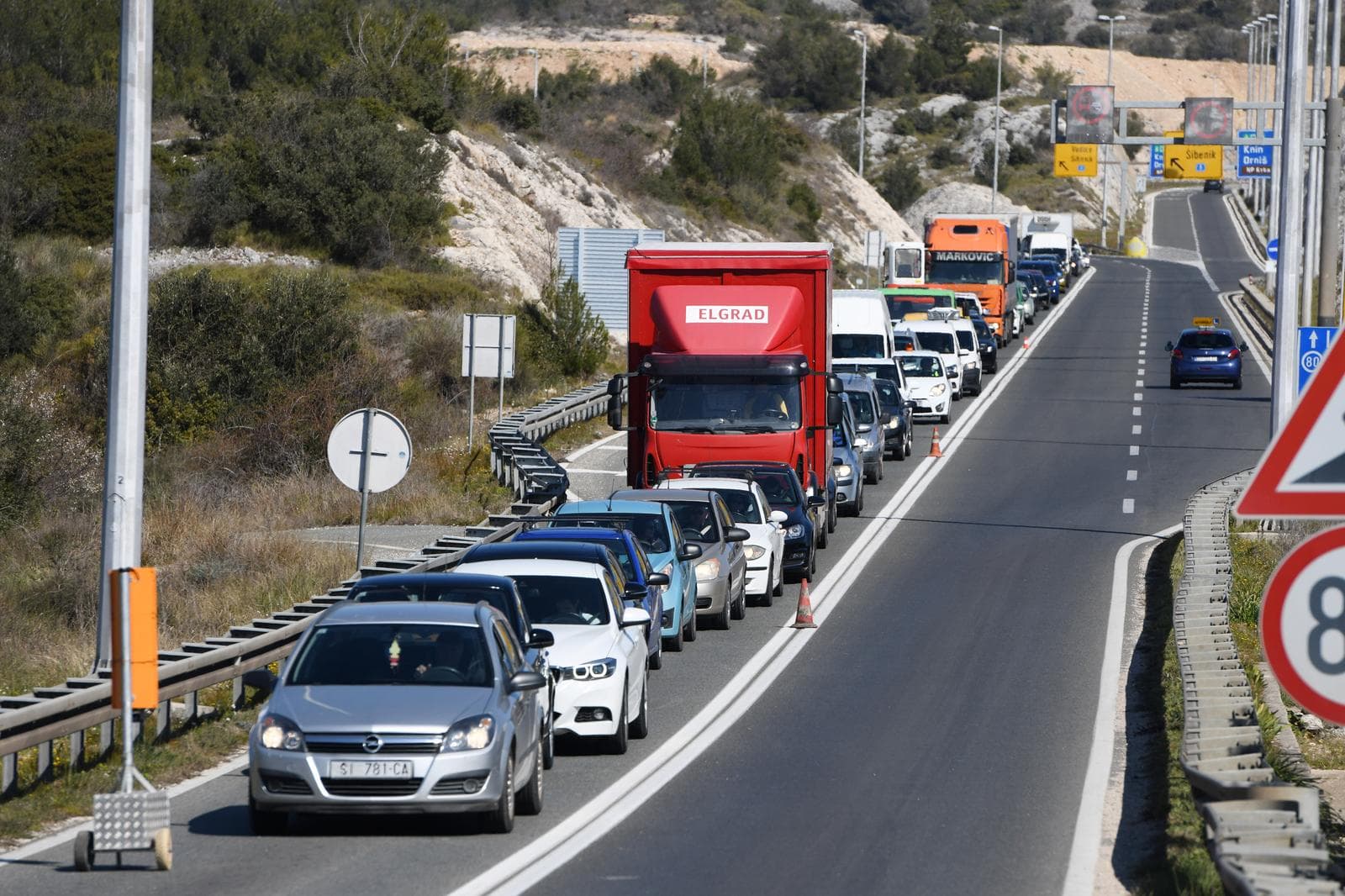 Gužva na magistrali kod Dalmarea, promet reguliraju semafori