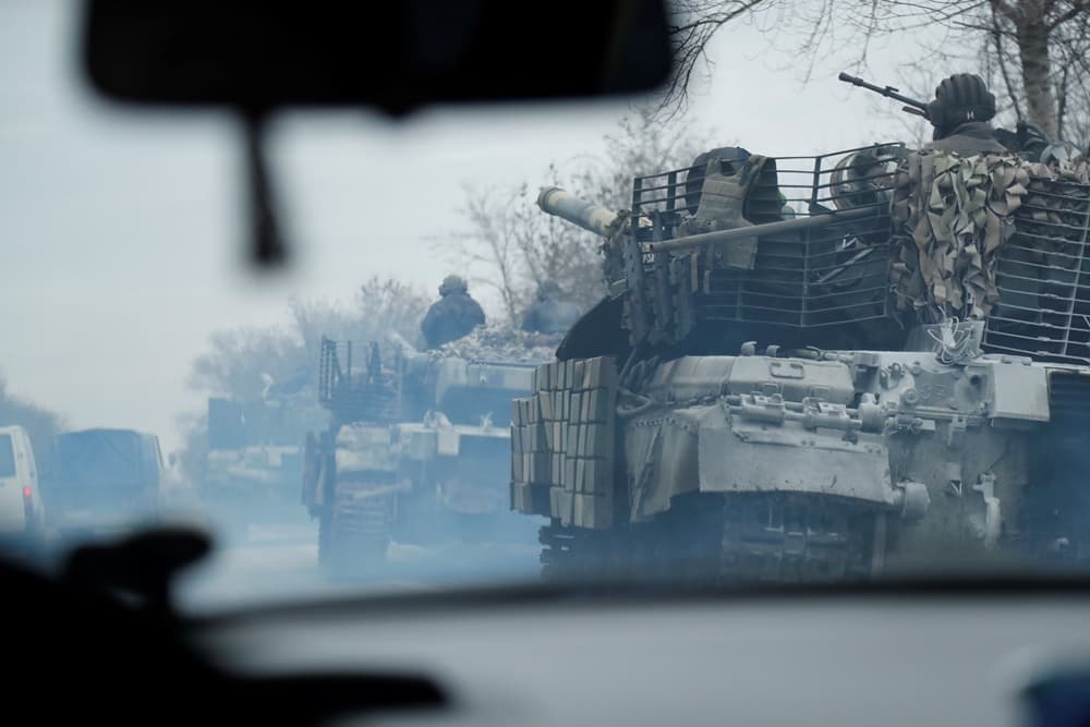NATO sprema novi plan zbog invazije na Ukrajinu: U Kijevu pogođen neboder, Mariupolj pod opsadom