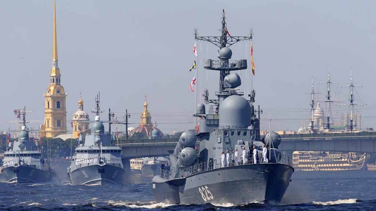 Japan upozorio: Četiri velika ruska ratna broda idu prema Europi, plove neobičnom putanjom