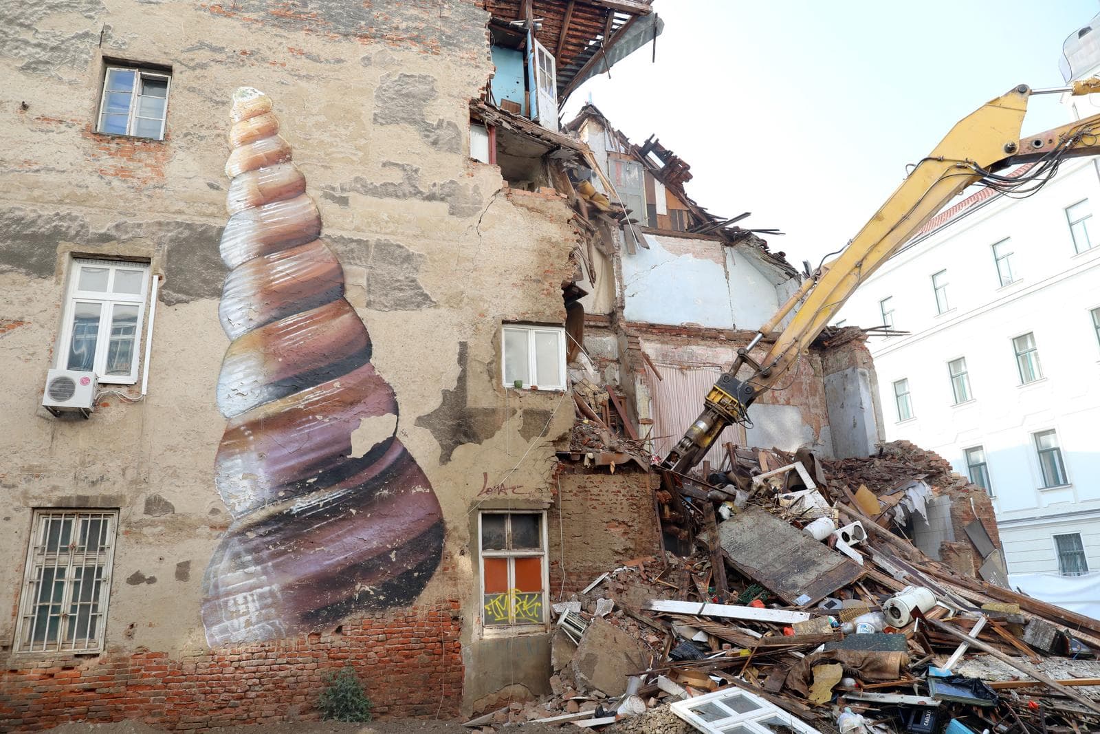Počelo rušenje zgrade koja je postala simbol zagrebačkog potresa