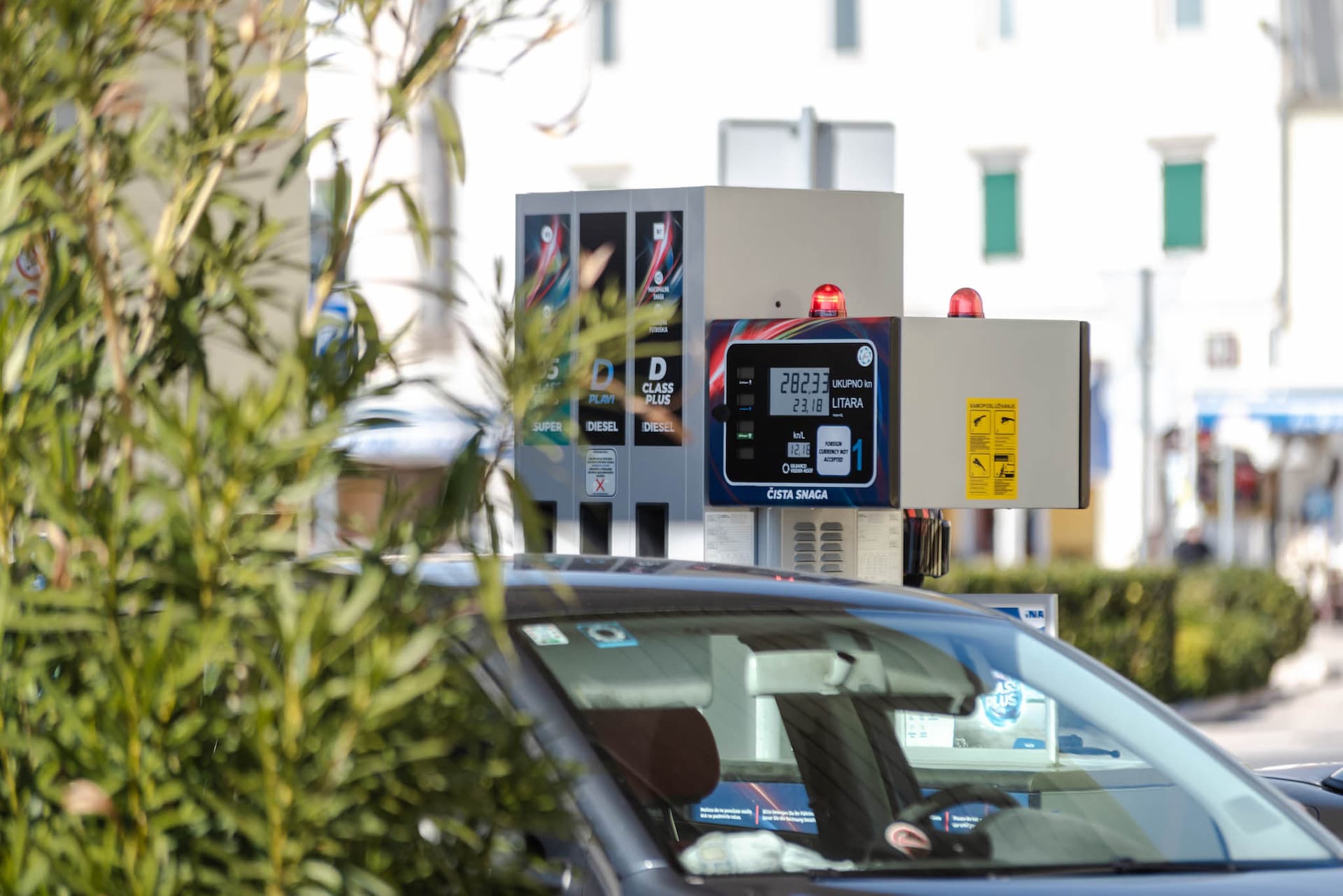 Evo koliko će u Hrvatskoj gorivo pojeftiniti od ponoći
