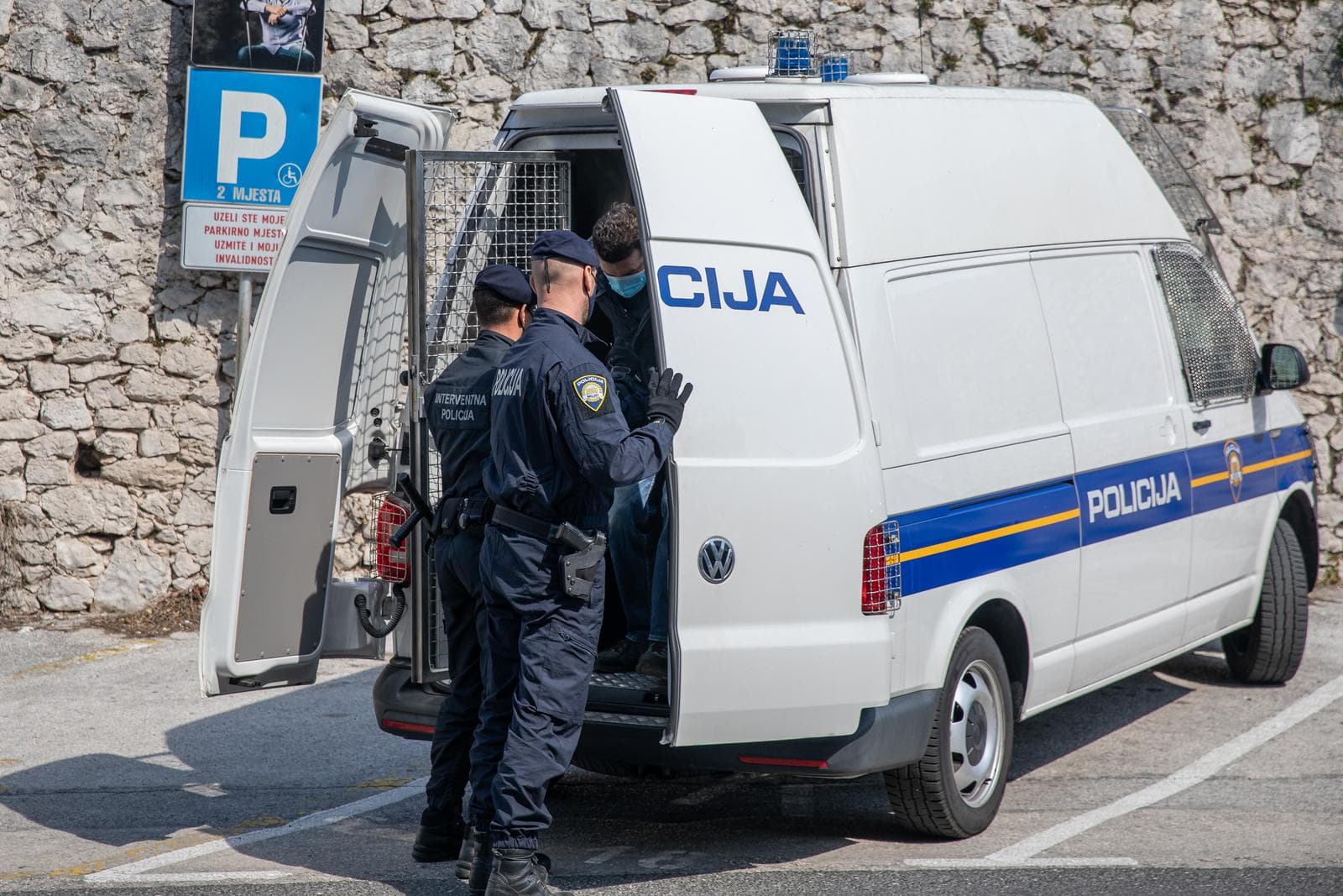 Muškarac osumnjičen za dvostruko ubojstvo u Pločama ostaje u zatvoru: Sudac istrage otkrio nove detalje