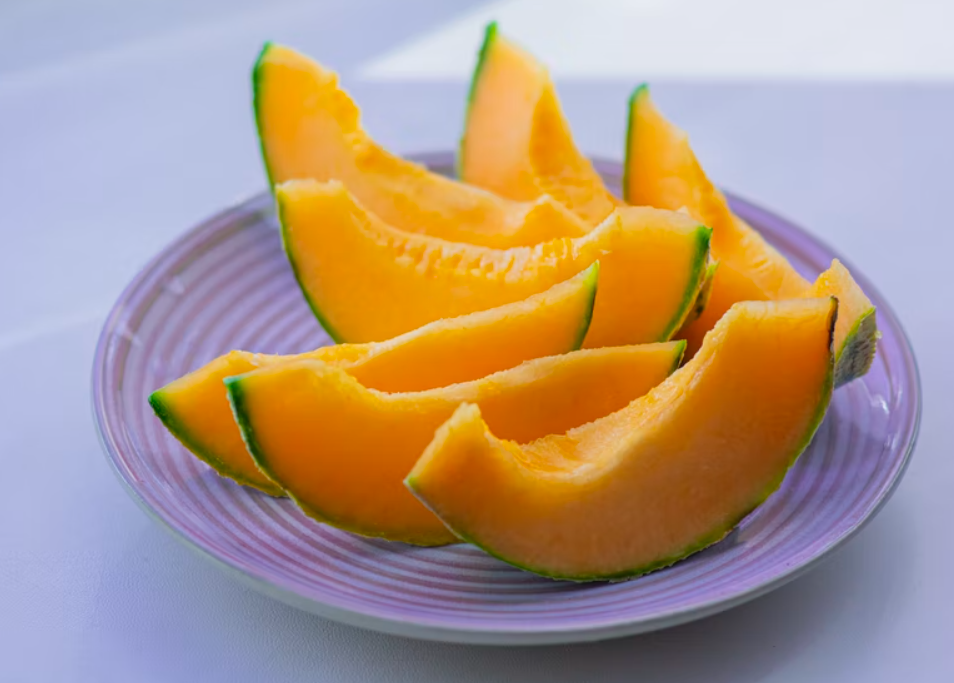 Zdravstvene prednosti dinje: Obiluje vitaminom C, vlaknima...
