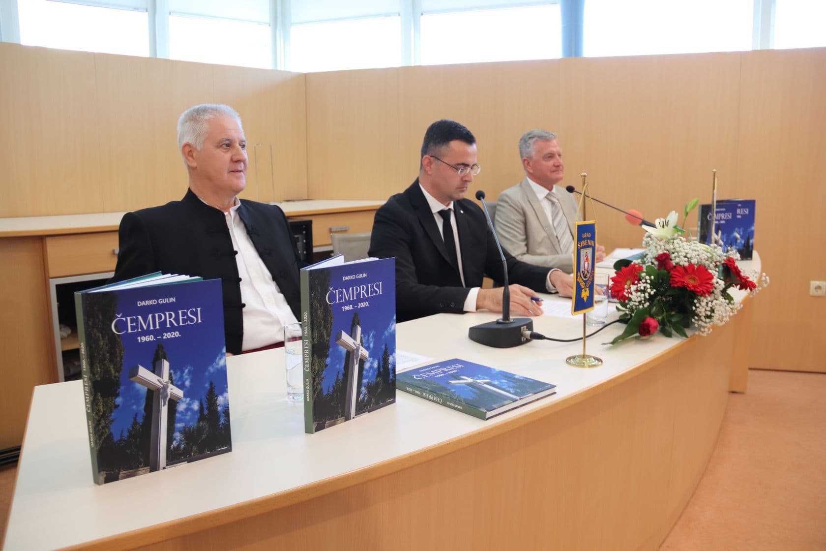 Darko Gulin predstavio monografiju posvećenu Čempresima: U 30 godina svirao je na tri i pol tisuće pogreba 