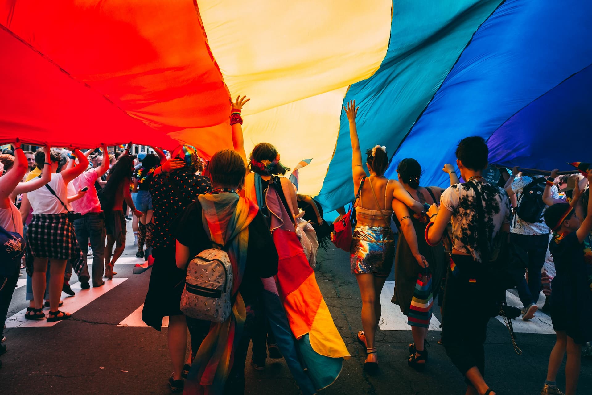 Mladi u srednjoj školi skrivaju svoj LGBTIQ identitet, a češće se 'outaju' majkama nego očevima  