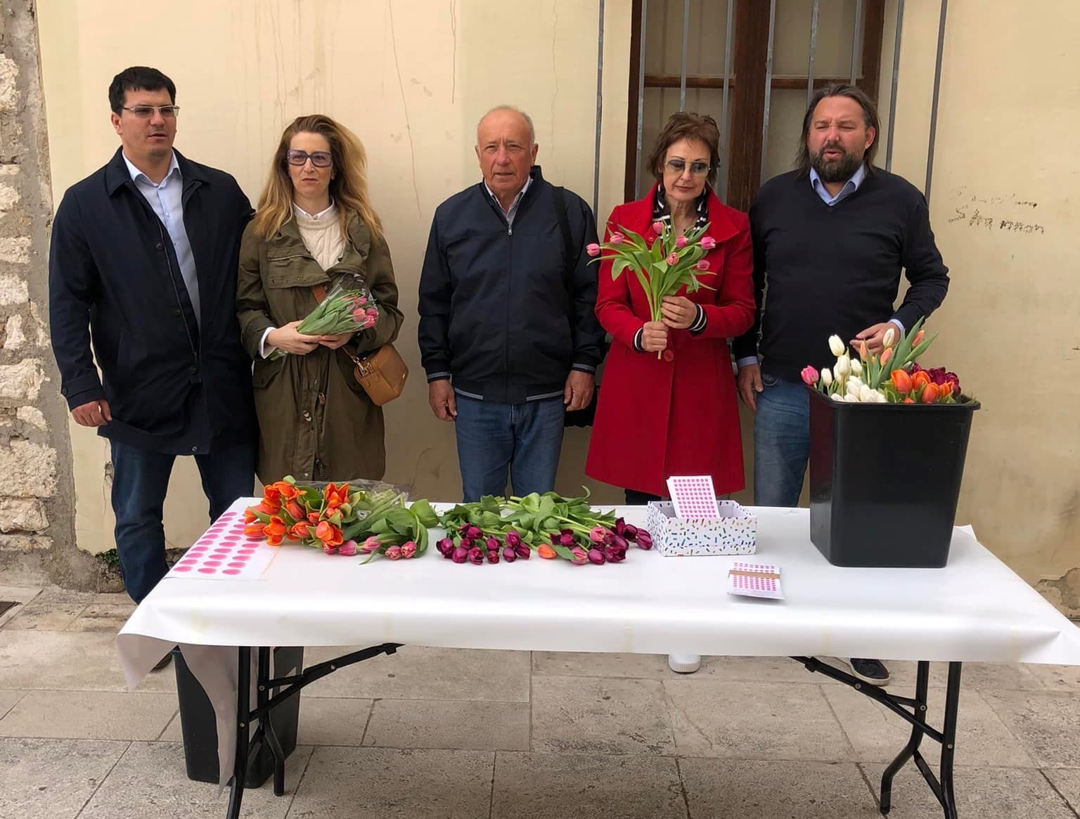 Prodajom tulipana, omiljenog cvijeta Ane Rukavine, Forum žena SDP-a prikupljao sredstva za rad Zaklade 