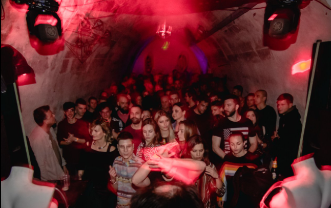 Clubbing video magazin Sporky Disco pauzira jer se redakcija bavi ‘živim’ clubbingom 