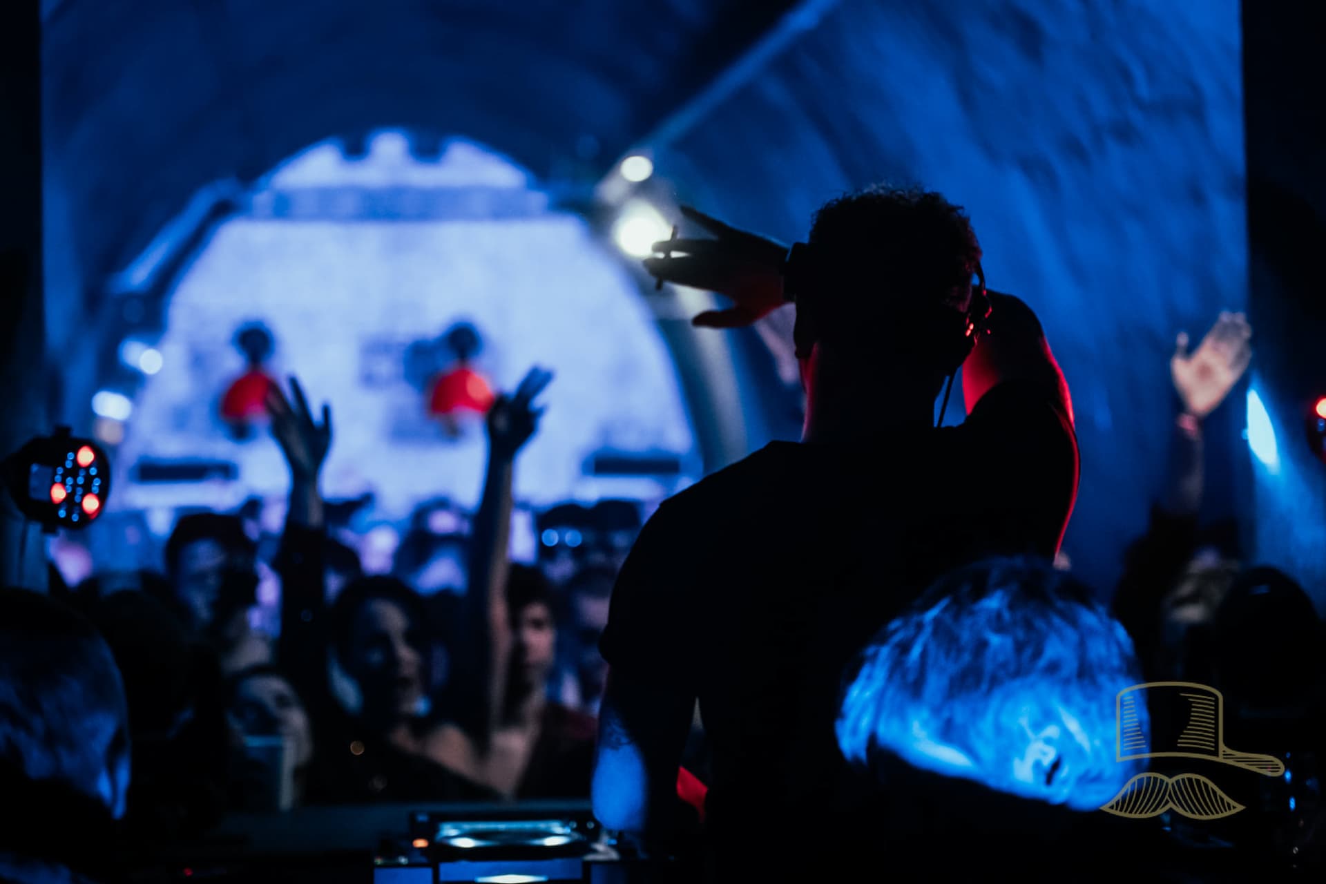 Večeras se u Tunelu u Mandalini za dobro plesno raspoloženje brinu Lawrence Klein i DJ Jock