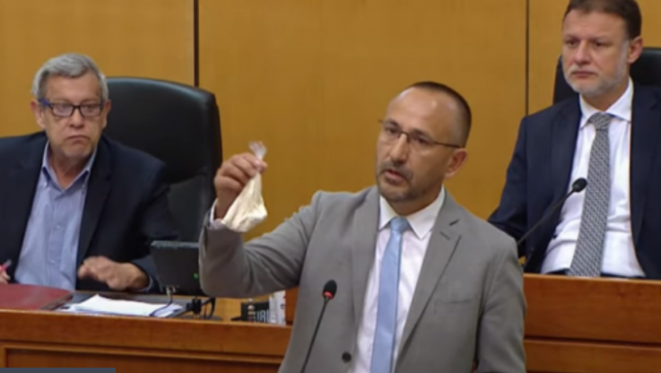Zekanović u ‘Otvorenom‘ otkrio što je bilo u vrećici s bijelim prahom s kojom je jučer mahao u Saboru 