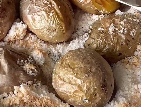 Trik za najfiniji krumpir iz pećnice mekan poput maslaca