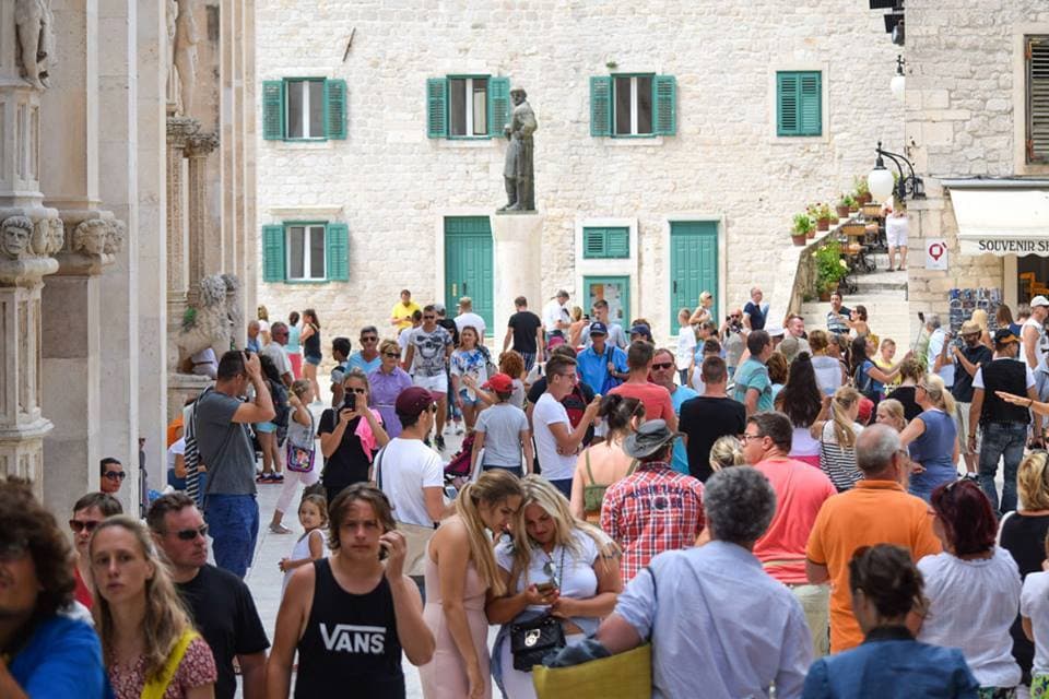 U Šibeniku godišnji susret  liječnika i oboljelih od rijetke bolesti HAE, u Azimutu nastup grupe El Gato