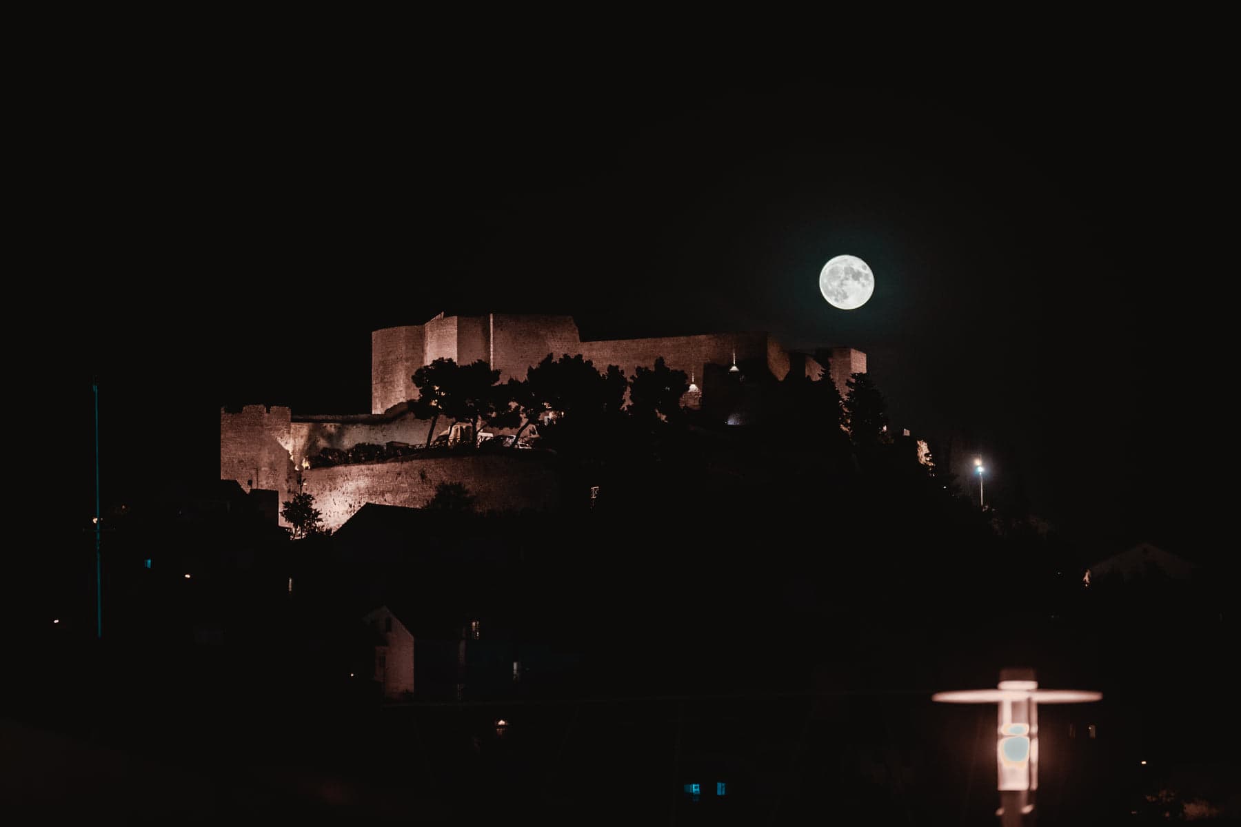 Noćas na nebu možete vidjeti krvavi mjesec!