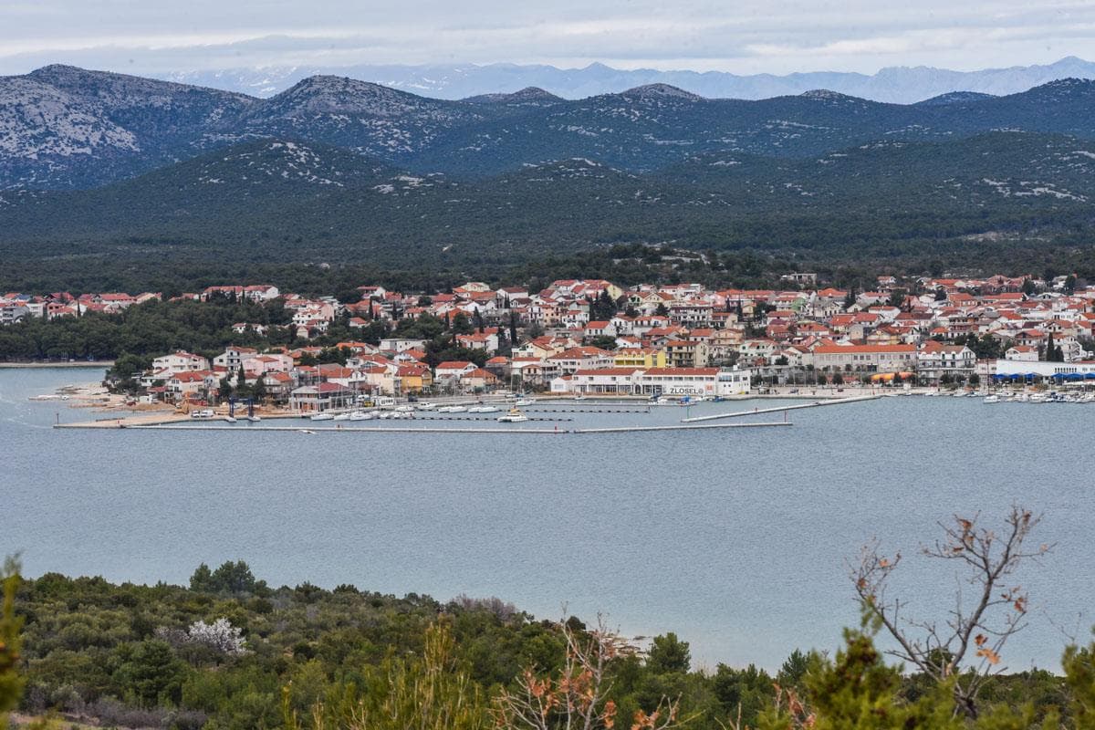 Silente u petak otvara Pirovačko ljeto, nastupaju još Tedi Spalato, Hari Rončević, Daleka Obala… 