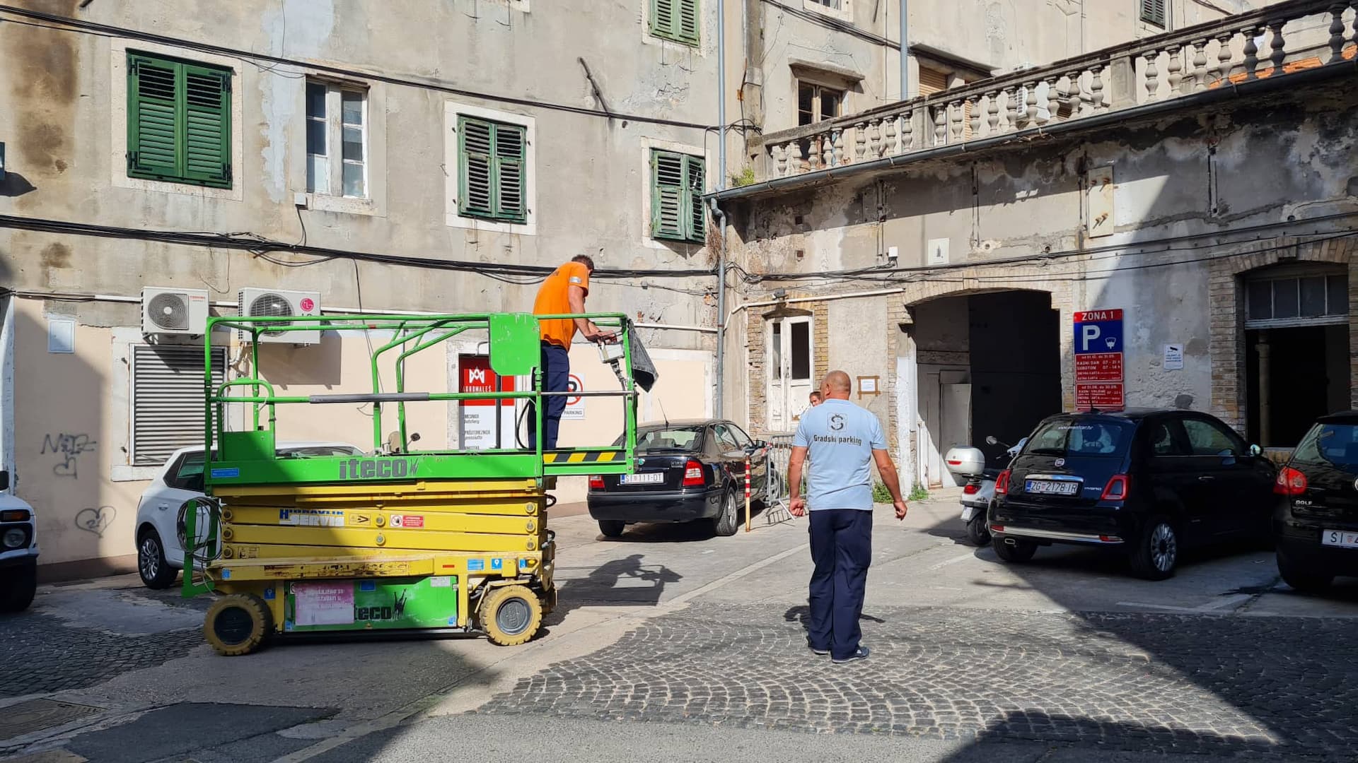 Do podne izbjegavajte parking u Šarinoj pekari, čisti se unutarnji dio