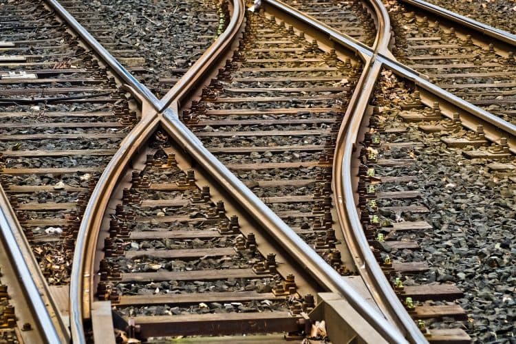 Pijani Hrvat ležao na tračnicama u Njemačkoj, vlakovođa spriječio tragediju 