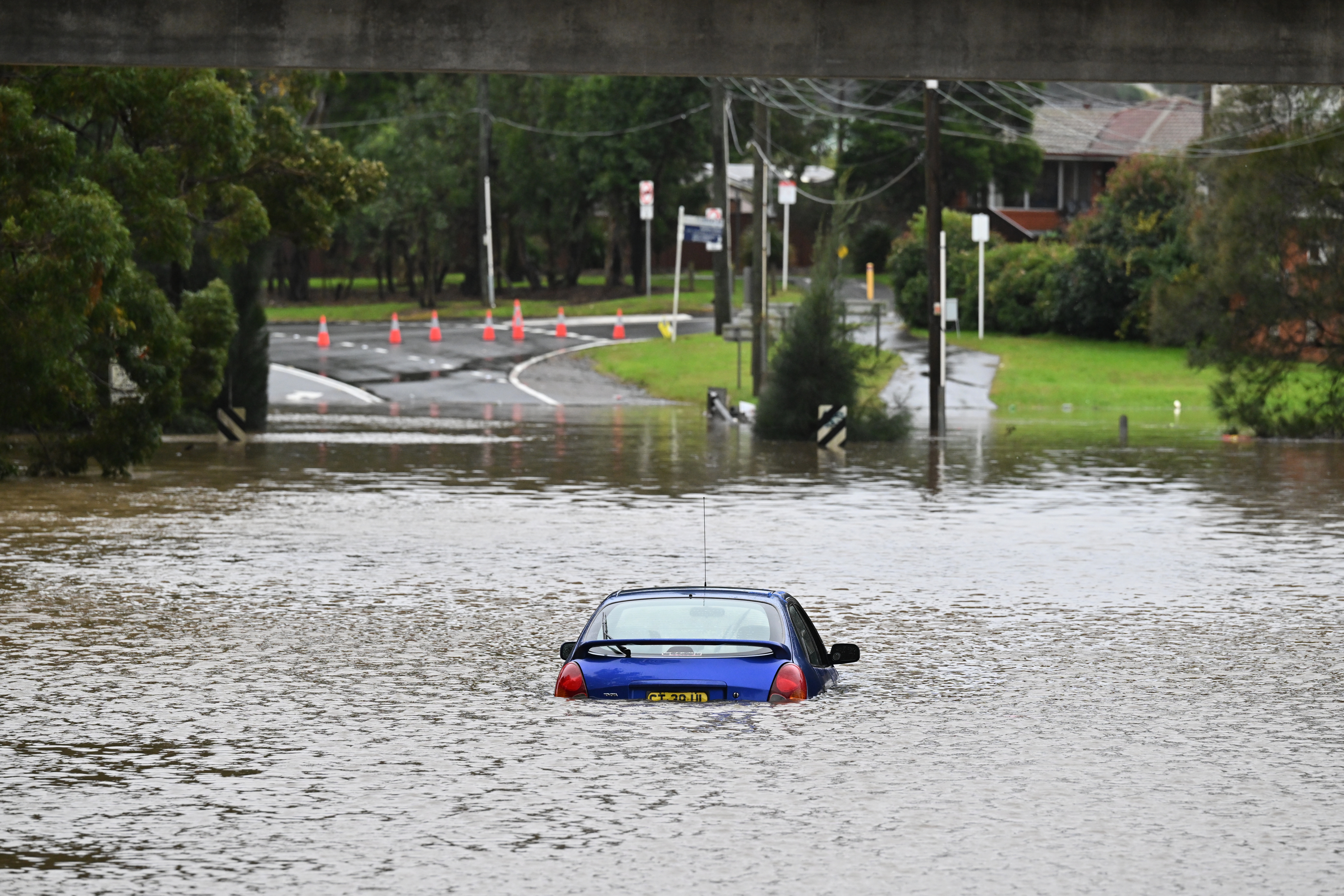 Poplave u Australiji pogoršavaju se dok tisuće ljudi bježe iz domova u Sydneyu