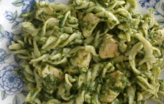 Recept za ljetnu tjesteninu u umaku od sira i špinata