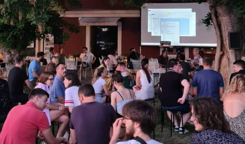 Novi kviz na travnjaku ispred Azimuta sastavio je i vodit će Veliki Gogo