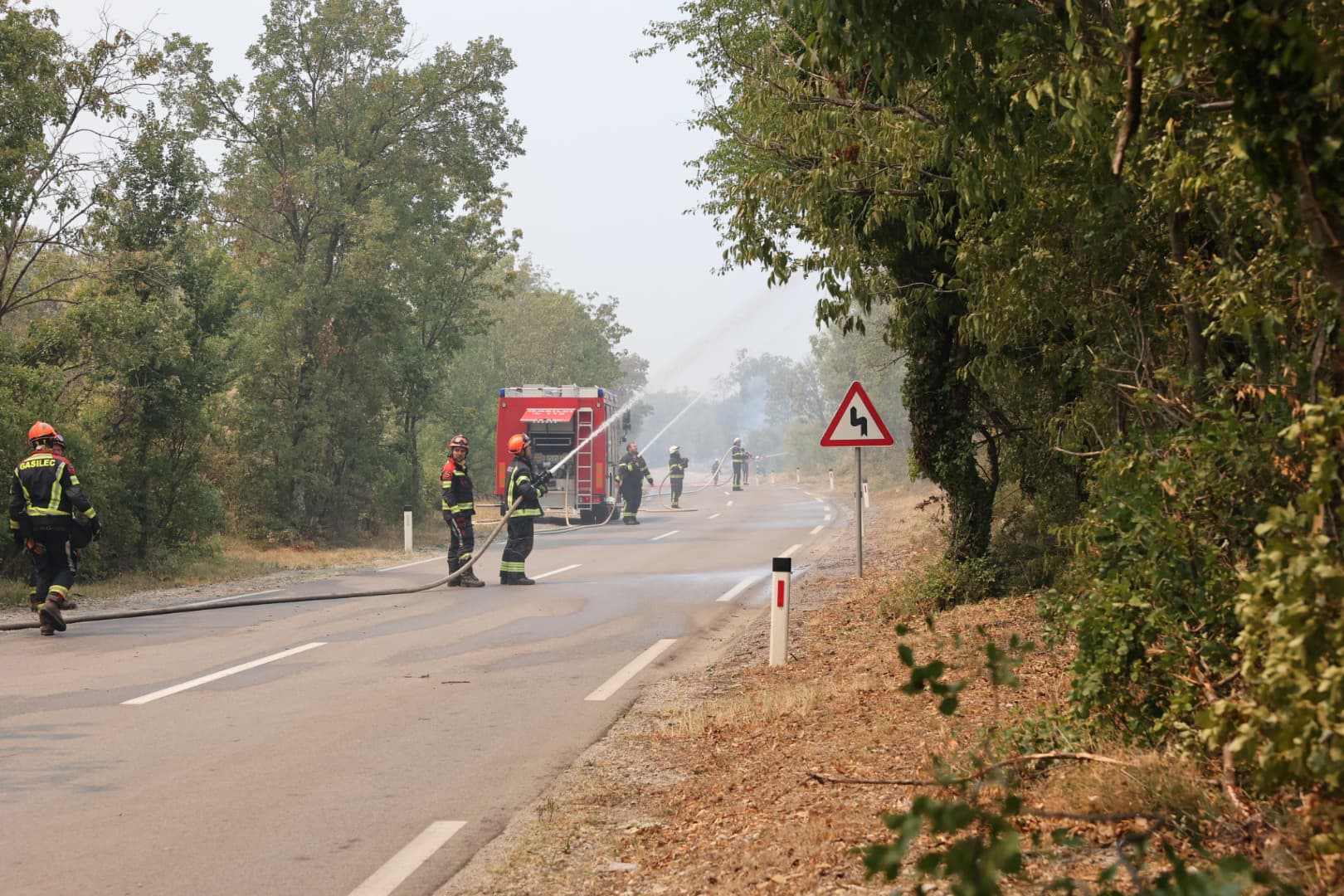 Bura okrenula situaciju s požarom na Krasu, opet evekuacija u blizini požarišta