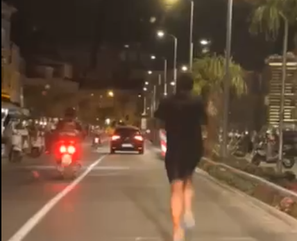 Trkač dodatno usporio promet na šibenskoj rivi: A kažu da ne valja trčati po asfaltu