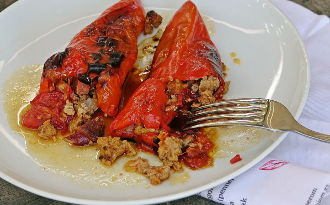 Recept za roge paprike punjene mljevenim mesom i sirom